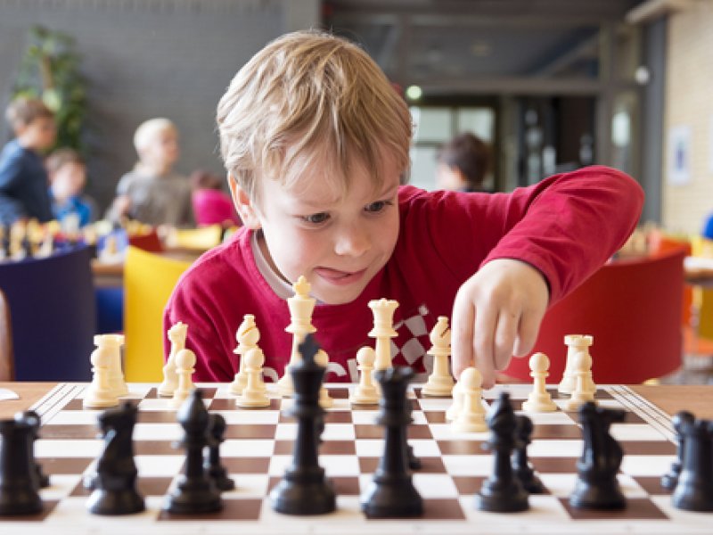 как научить ребенка играть в шахматы
